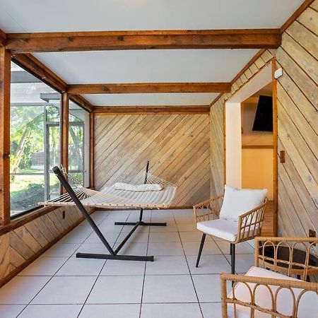 Cozy Lakefront Home W/ Pool -7 Mins From Legoland ウィンターヘイブン エクステリア 写真
