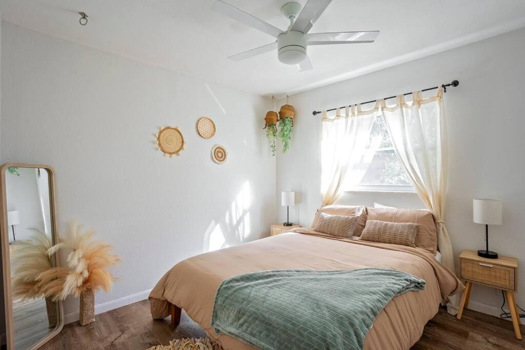 Cozy Lakefront Home W/ Pool -7 Mins From Legoland ウィンターヘイブン エクステリア 写真