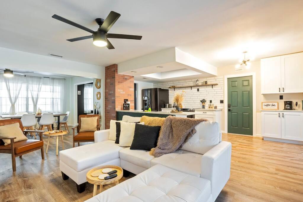 Cozy Lakefront Home W/ Pool -7 Mins From Legoland ウィンターヘイブン エクステリア 写真