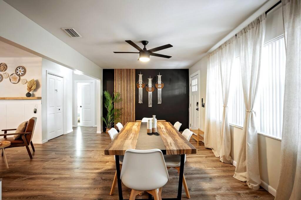Cozy Lakefront Home W/ Pool -7 Mins From Legoland ウィンターヘイブン エクステリア 写真