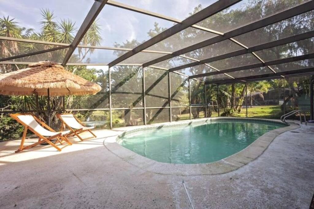 Cozy Lakefront Home W/ Pool -7 Mins From Legoland ウィンターヘイブン エクステリア 写真
