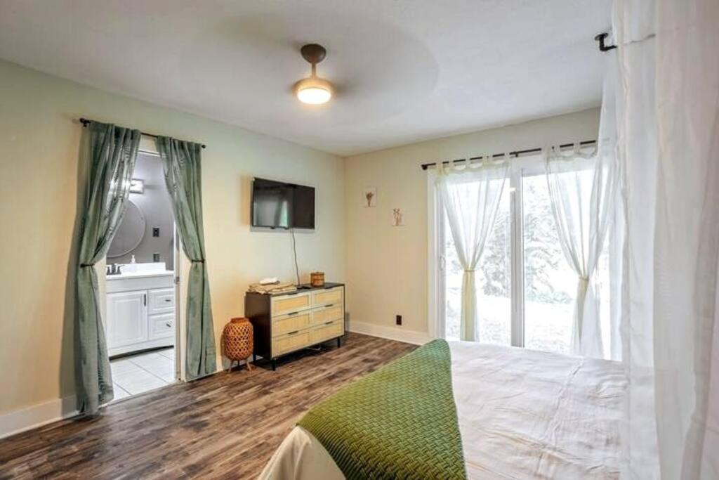 Cozy Lakefront Home W/ Pool -7 Mins From Legoland ウィンターヘイブン エクステリア 写真