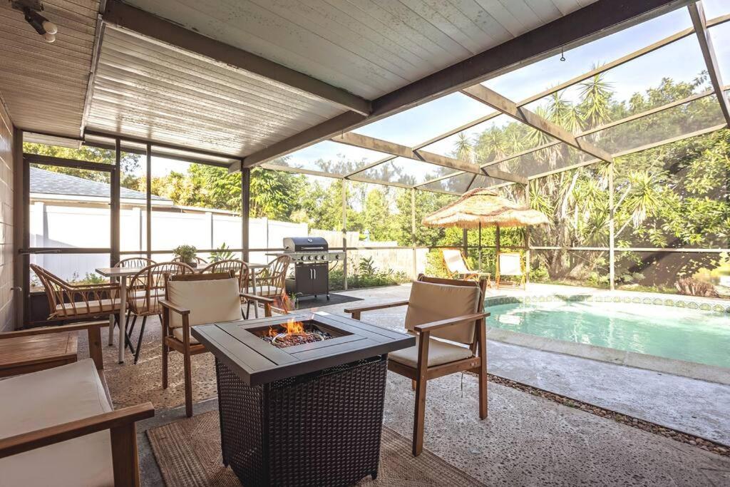 Cozy Lakefront Home W/ Pool -7 Mins From Legoland ウィンターヘイブン エクステリア 写真